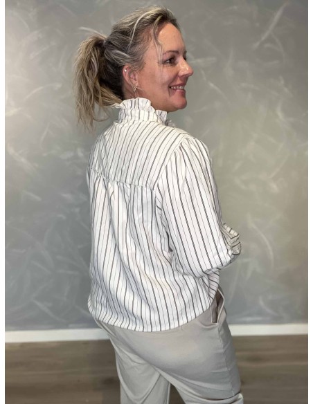 Bagside af råhvid stribet skjortebluse til kvinder – TIPPY