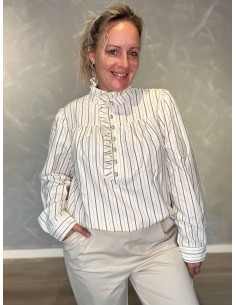 Råhvid stribet skjortebluse i polyester og nylon med flæser – Design by TIPPY