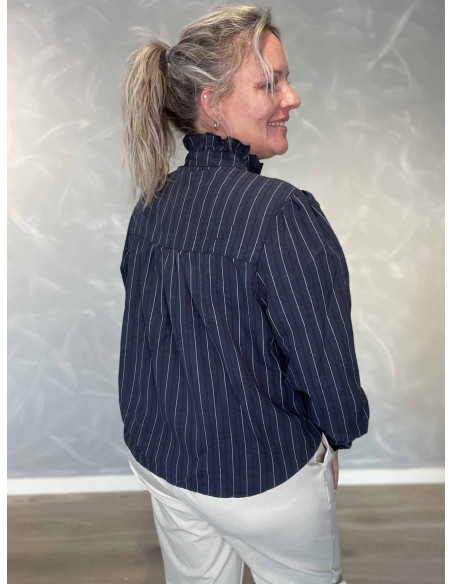 Bagside af navy stribet skjortebluse til kvinder – TIPPY