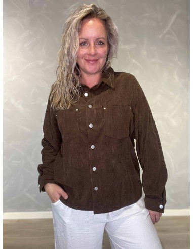 Brun fløjlsskjorte i polyester med knapper og brystlommer – Design by TIPPY