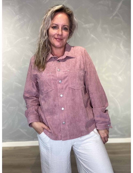 Rosa fløjlsskjorte i polyester med trykknapper og brystlommer – Design by TIPPY