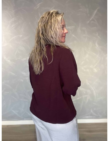Bordeaux bluse med tre sæt knapper | TIPPY