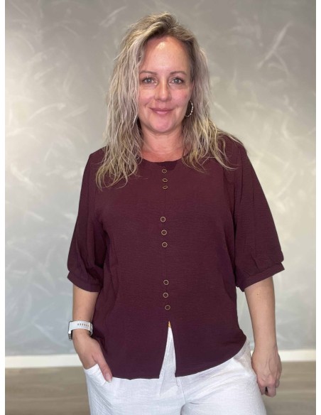 Bordeaux bluse med tre sæt knapper | TIPPY