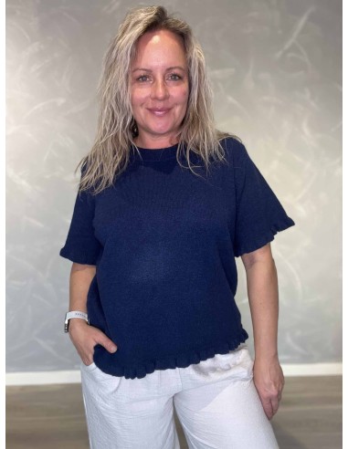Navy strikbluse i genanvendt polyesterblanding med bølgekant – Design by TIPPY