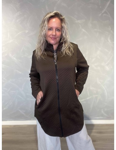 “Brun quiltet jakke i polyester med sorte albuelapper – Design by TIPPY