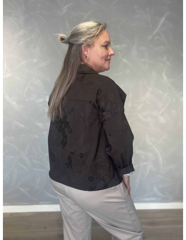 Bagside af brun blomstret utilityjakke til kvinder – TIPPY