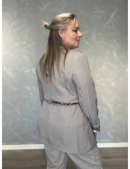 Bagside af beige lang blazer til kvinder – TIPPY