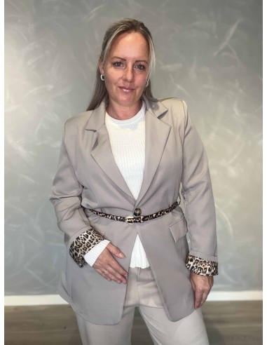 Beige blazer i vævet materiale med leopardbælte – TIPPY Italian Select