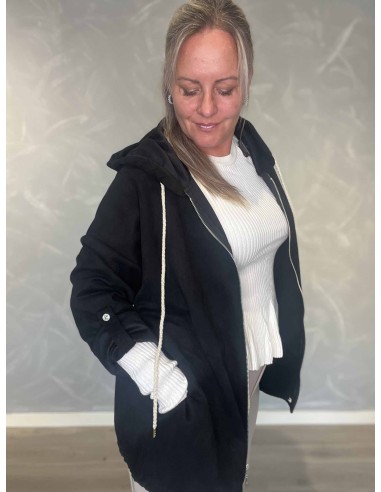 Sort cardigan i imiteret nubuck med hætte og guldglimmersnøre – TIPPY Italian Select