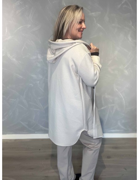 “Bagside af sandfarvet lang cardiganjakke til kvinder – TIPPY