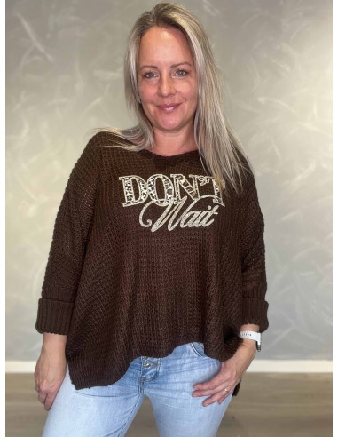 Brun strikbluse i luftigt strikmateriale med DON'T WAIT-tekst – TIPPY Italian Select