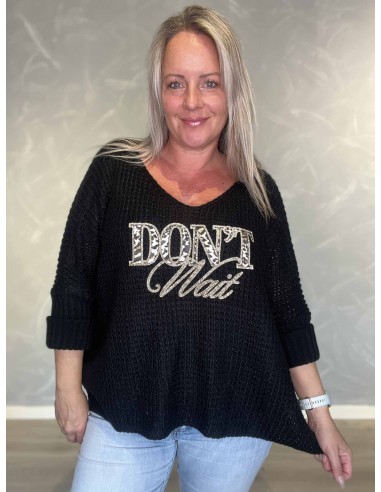 Sort strikbluse i luftigt strikmateriale med DON'T WAIT-tekst – TIPPY Italian Select