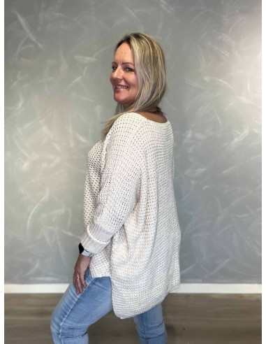 Bagside af sand strikbluse med længere bagstykke – TIPPY