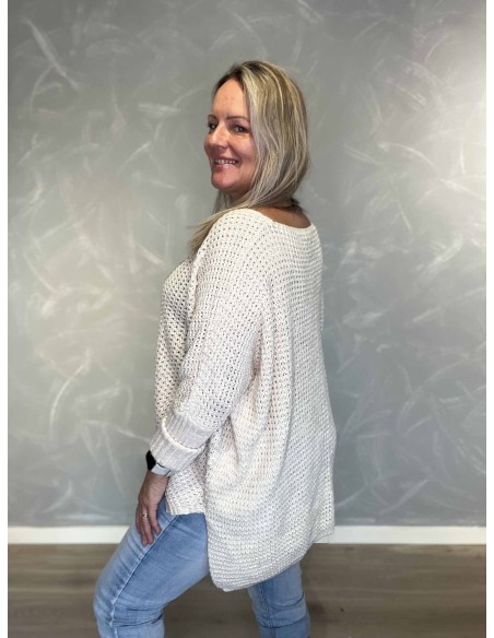 Bagside af sand strikbluse med længere bagstykke – TIPPY
