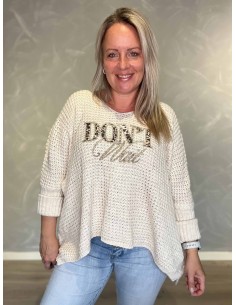 Sand strikbluse i luftigt strikmateriale med DON'T WAIT-tekst – TIPPY Italian Select