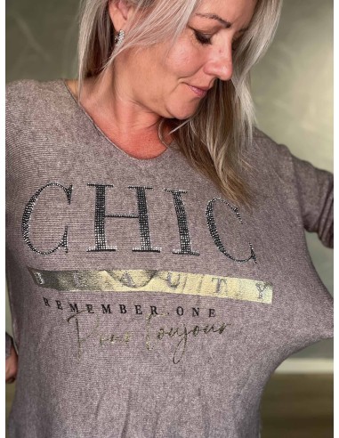 CHIC-tekst med glimmer på beige strikbluse – TIPPY”