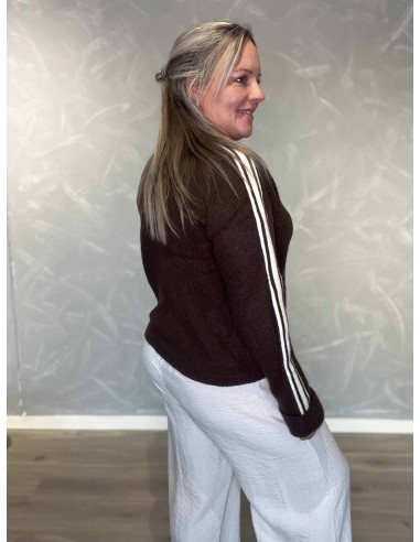 Bagside af brun strikcardigan til kvinder – TIPPY