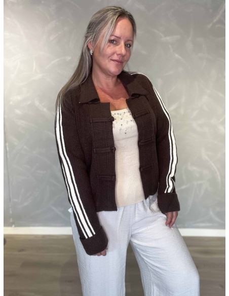 Brun strikcardigan i akryl, polyester og polyamid med sorte ærmestriber – TIPPY Italian Select