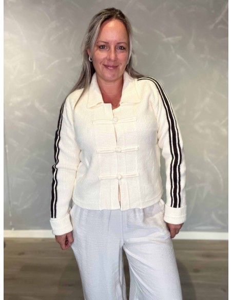 Offwhite strikcardigan i akryl, polyester og polyamid med sorte ærmestriber – TIPPY Italian Select