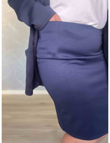 Nærbillede af stretchmateriale på nederdel i polyester, viskose, polyamid og elastan – TIPPY