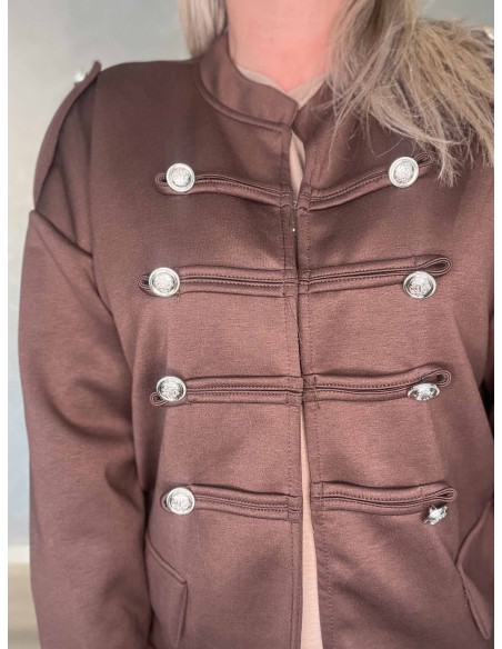 Nærbillede af stropdetaljer på uniformsjakke i polyester, viskose og elastan – TIPPY