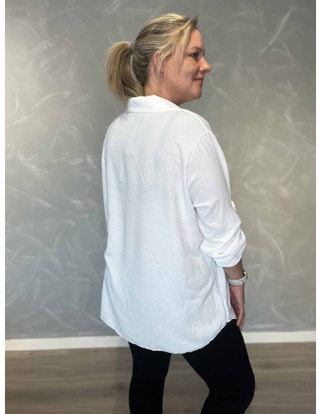 Bagside af hvid bluse til kvinder – TIPPY