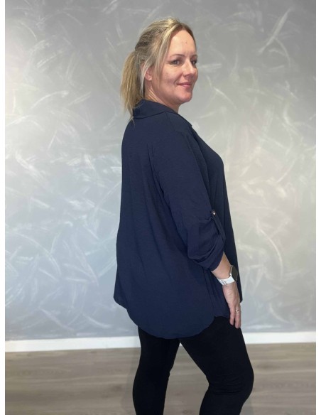 Bagside af navy bluse til kvinder – TIPPY