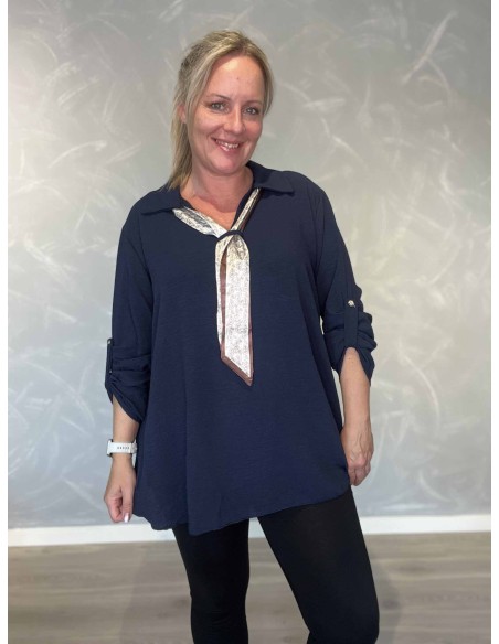 Navy bluse i polyester, viskose og elastan med mønstret tørklæde – TIPPY Italian Select