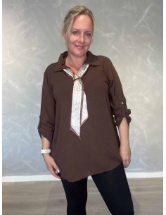 Brun bluse i polyester, viskose og elastan med mønstret tørklæde – TIPPY Italian Select