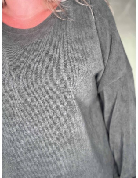 Nærbillede af fløjlsstruktur på army fløjlsbluse i polyester – TIPPY
