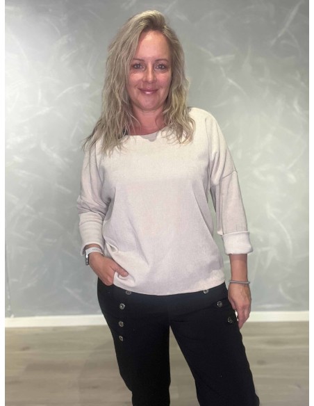 Sandfarvet fløjlsbluse i 95% polyester og 5% elastan med lange ærmer – TIPPY Italian Select