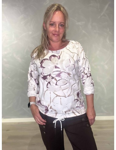 Råhvid bomuldsbluse i 95% bomuld og 5% elastan med lilla blomsterprint – TIPPY Italian Select