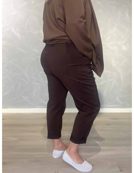 Bagside af brune uniformsbukser til kvinder – TIPPY