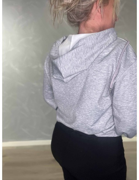 Bagside af grå melange sweatjakke til kvinder – TIPPY