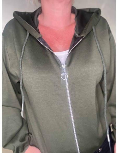 Nærbillede af lynlås på viskoseblandet sweatjakke – TIPPY