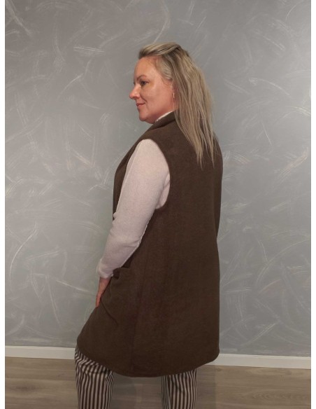 Bagside af brun lang plysvest til kvinder – TIPPY