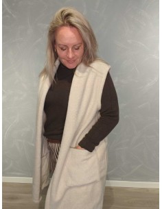 Råhvid lang plysvest i 73% polyester, 22% viskose og 5% elastan med store lommer – TIPPY Italian Select 2