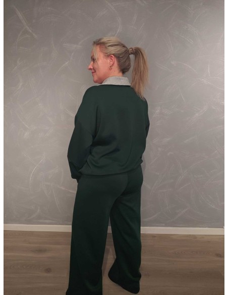 Bagside af flaskegrønt sæt med bluse og vide bukser til kvinder – TIPPY