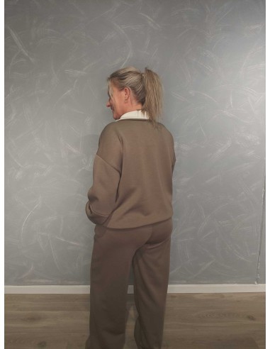 Bagside af taupe sæt med bluse og vide bukser til kvinder – TIPPY
