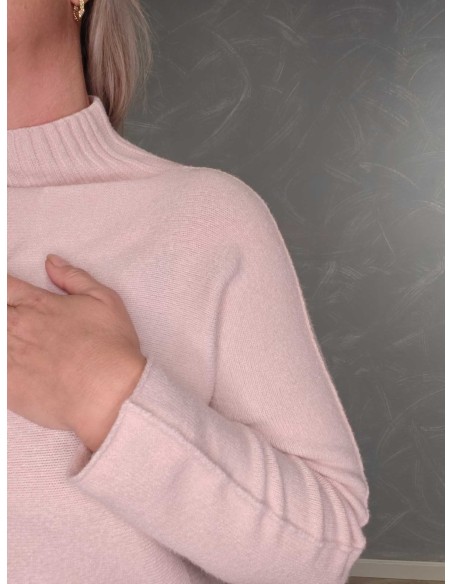 Rosa finstrikbluse med høj hals | TIPPY