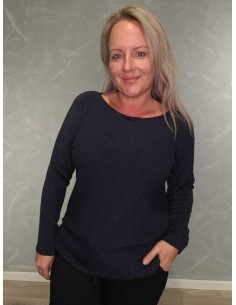 Navyblå langærmet finstrikbluse i 52% viskose, 28% polyester og 20% polyamid med rund hals – TIPPY Collection