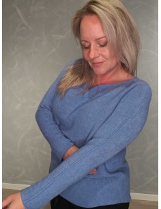 Blå langærmet finstrikbluse i 52% viskose, 28% polyester og 20% polyamid med rund hals – TIPPY Collection 2