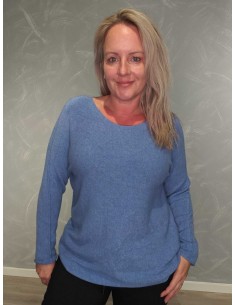 Blå langærmet finstrikbluse i 52% viskose, 28% polyester og 20% polyamid med rund hals – TIPPY Collection