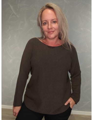 Brun langærmet finstrikbluse i 52% viskose, 28% polyester og 20% polyamid med rund hals – TIPPY Collection