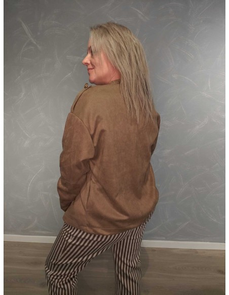 Bagside af lattefarvet uniformsjakke i velour til kvinder – TIPPY”