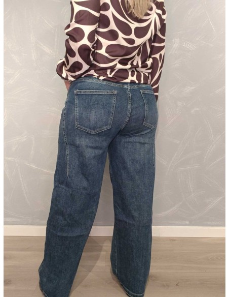 Bagside af blå barrel jeans til kvinder – Karostar hos TIPPY