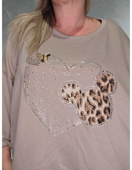 Similisten på Mickey-hjerte på beige oversize bluse – TIPPY