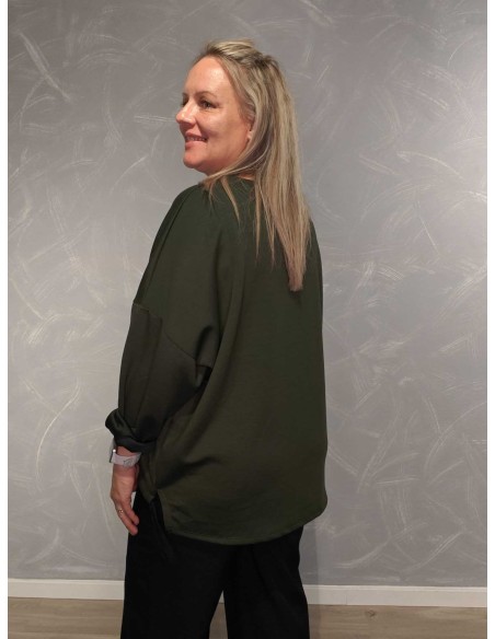Bagside af grøn oversize bluse til kvinder – TIPPY