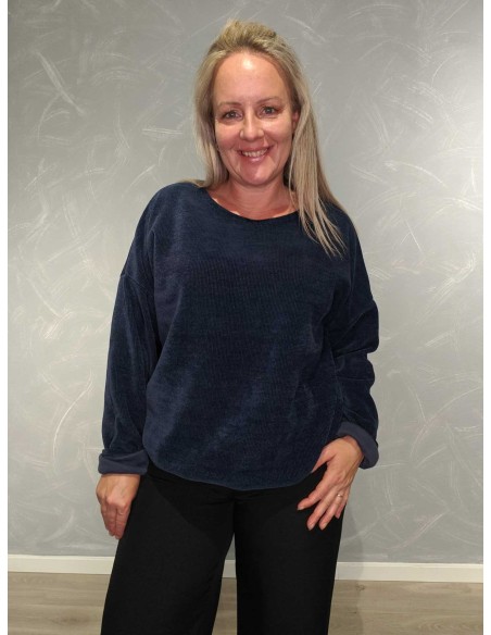 Navy fløjlsbluse i viskose med elastik i bunden – TIPPY Collection