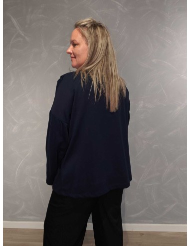 Bagside af navy oversize bluse til kvinder – TIPPY